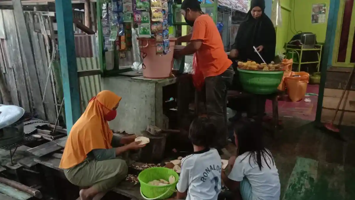 Hadirnya TMMD-108 dan Kisah Warung Gorengan Pak Marsin di Kolaka