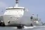 KRI Banda Aceh-593 dengan Tim Ekspedisi Bhakesra Berikan Bantuan