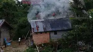 rumah-di-Gunung-Jati-Kota-Kendari-terbakar.jpg