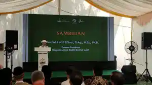 Ustadz-Dasad-Latif-saat-menyampaikan-sambutan-di-peresmian-Masjid-Hj-Sitti-Mang-5.jpg