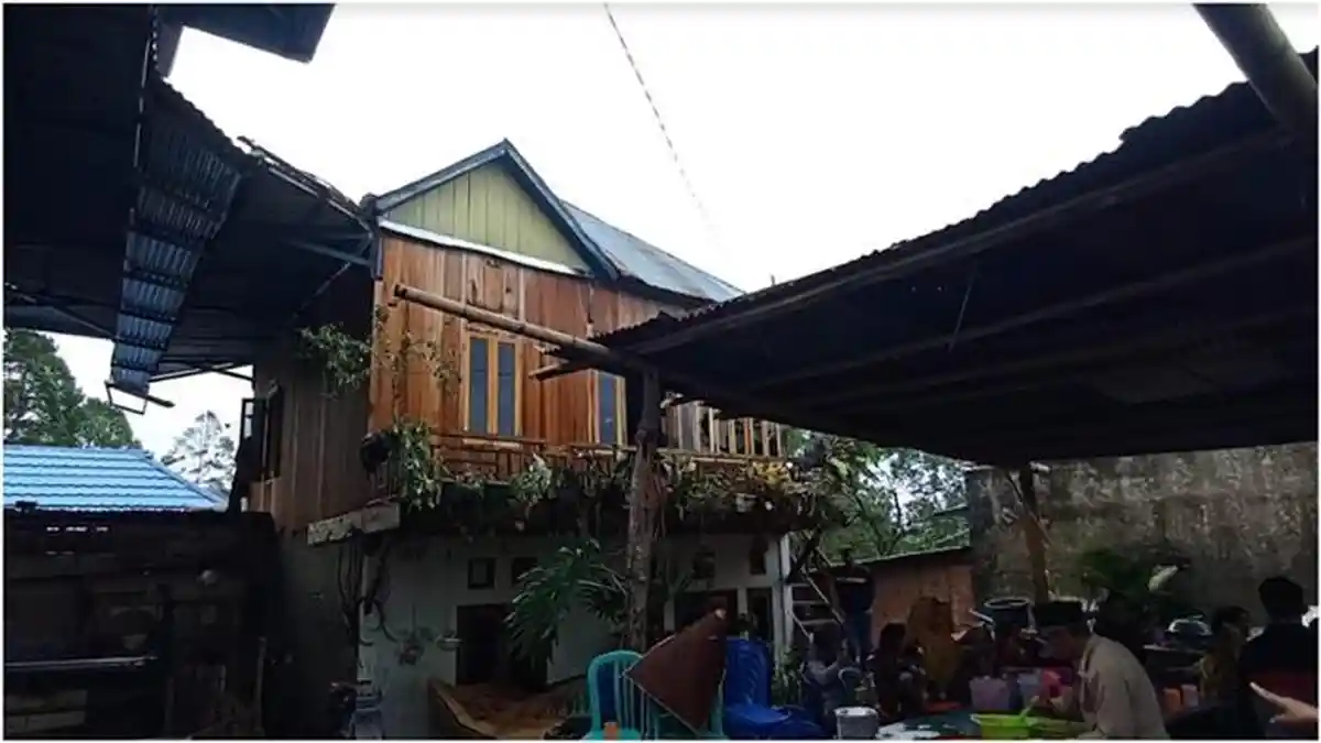 Pagaralam Diterjang Angin Puting Beliung, 4 Rumah Warga di Desa Pagardin Pagar Wangi Rusak
