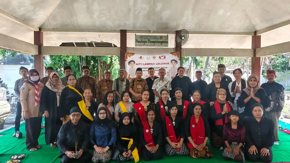 Momen Perempuan Penghayat Kepercayaan Belajar Sejarah soal Bupati Pertama Gresik