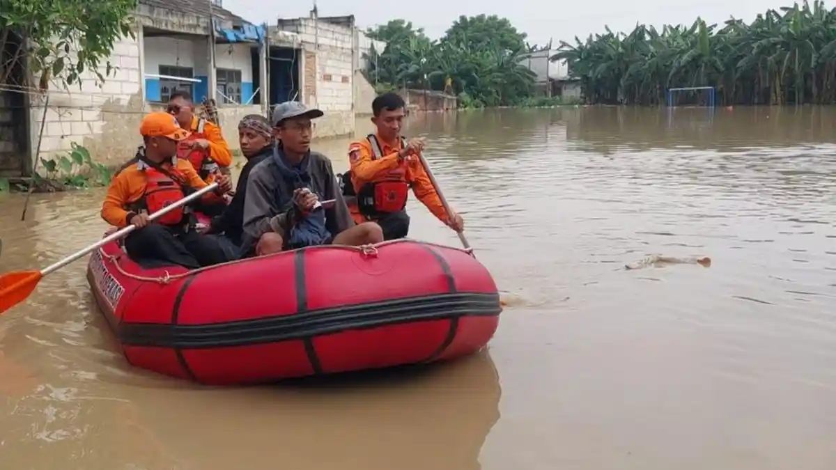 Banjir Bekasi: capai 4 Meter hingga Rendam Atap Rumah, 20 Titik Terendam, Lebih Parah dari 2020