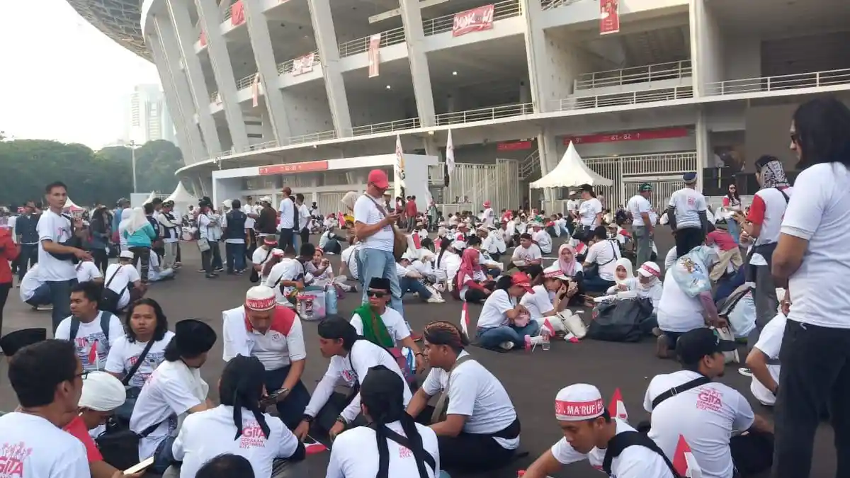 Pendukung Jokowi Berdatangan dari Berbagai Penjuru ke GBK, Ada dari Belanda