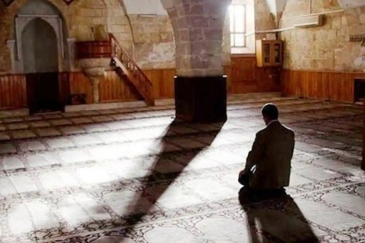 7 Keutamaan Mengerjakan Sholat Dhuha, Dilengkapi Niat dan Bacaan Doa Khusus Setelah Sholat Dhuha