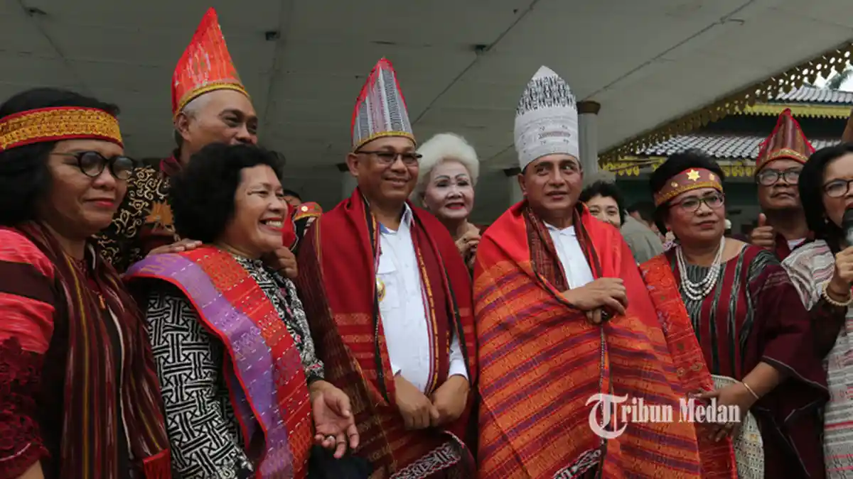 BERITA FOTO Gubernur Sumut dan Wakil Wali Kota Medan Hadiri Perayaan Ulos di Lapangan Merdeka - perayaan-ulos-2.jpg