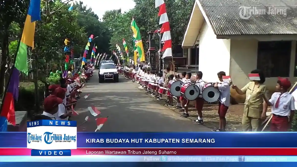 VIDEO Kirab HUT Kabupaten Semarang, Suara Sirine Bersahutan dengan Drumband Anak SD