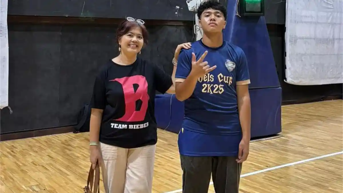 Ibu Rensi, Wali Murid yang Selalu Hadir Menyalakan Api Semangat Libels di DBL Arena