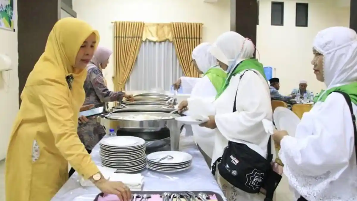 Embarkasi Haji Padang Suguhkan Tiga Menu Bagi Calon Jemaah Haji, Rendang Paling Disukai