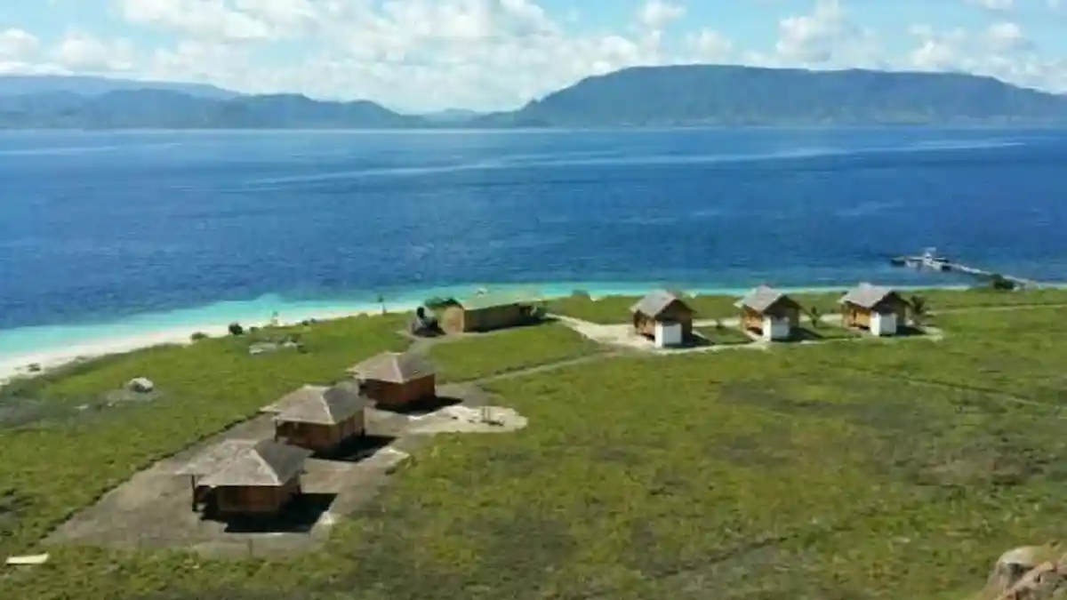 Melihat Lebih Dekat Keindahan Pulau Paserang Sumbawa