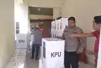 suasana-pengepakan-logistik-pemilu-di-aula-ben-mboi.jpg