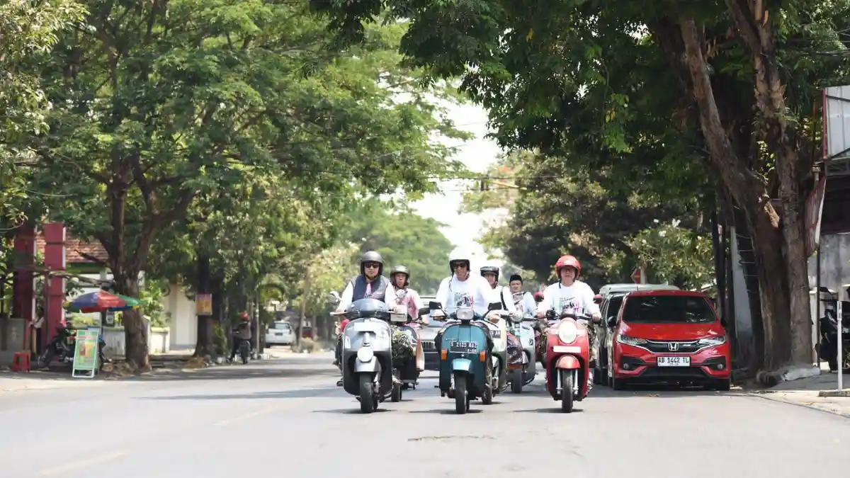 Gus Kautsar dan Tokoh Ulama Peringati Hari Santri Nasional dengan Naik Vespa Pergi Ziarah