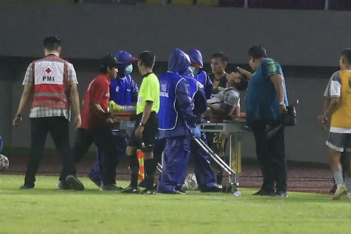 Bobotoh Geulis Garut Ini Tak Kuat Tahan Tangis Zalnando dan Febri Hariyadi Cedera Parah