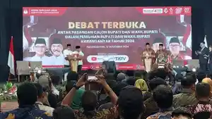 Dua-pasangan-Calon-Bupati-dan-Wakil-Bupati-Karanganyar-Ilyas-Akbar-Almadani.jpg