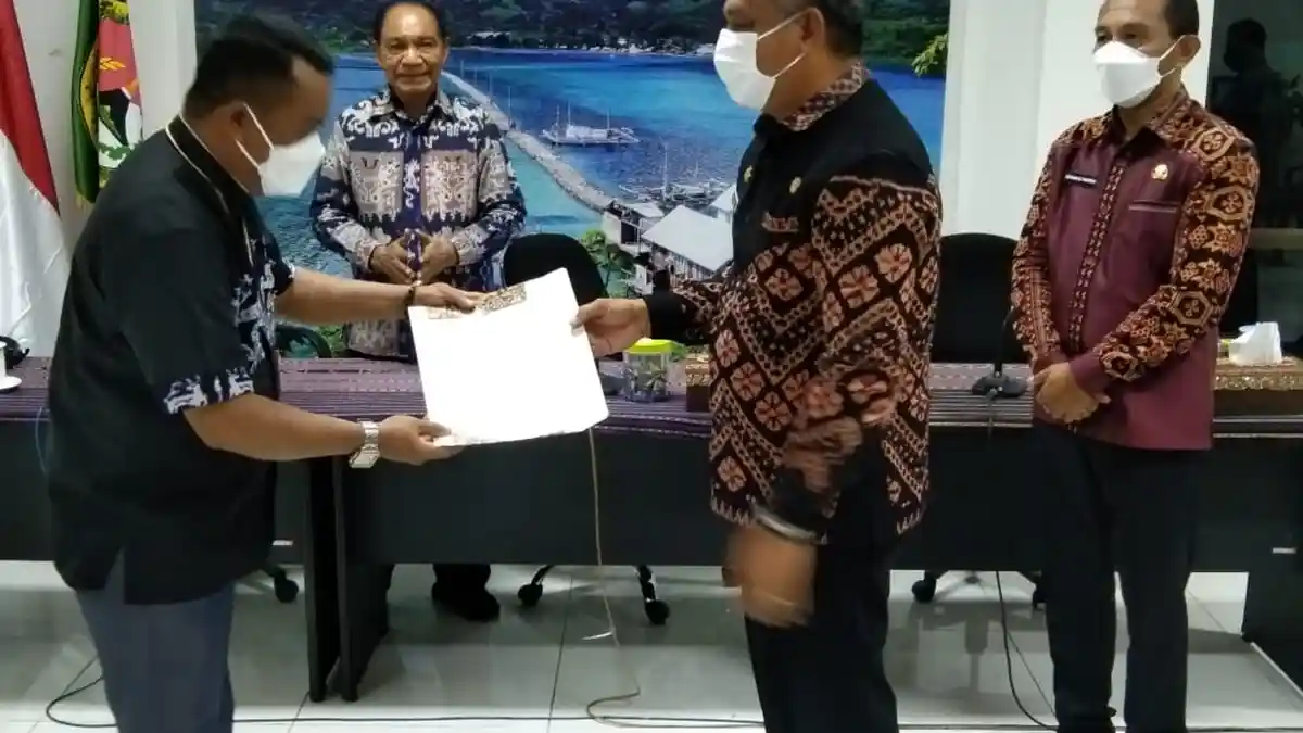 Buntut Mutasi Guru Negeri dari Sekolah Swasta,Kadis PKO Sikka Bakal Dicopot