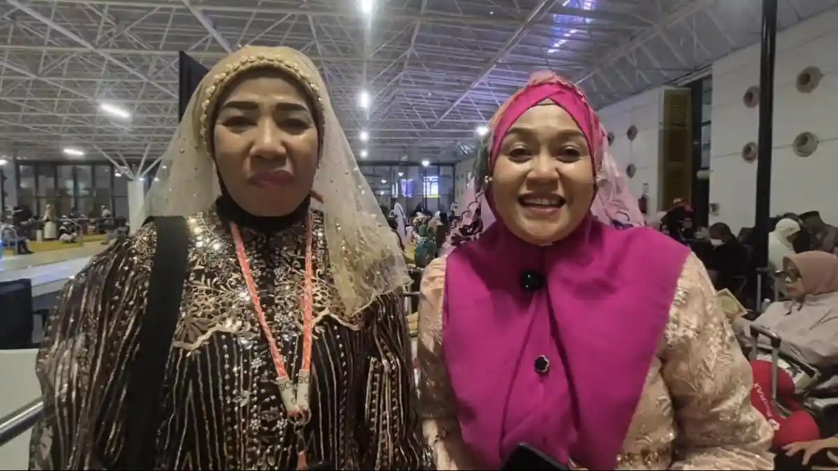 Jamaah Haji Asal Makassar Pakai Baju Turung Sejak dari Bandara Arab Saudi: Ini Identitas Kami