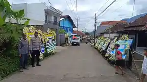 Karangan-bunga-ucapan-duka-cita-penuhi-kediaman-Deden-Maulana.jpg