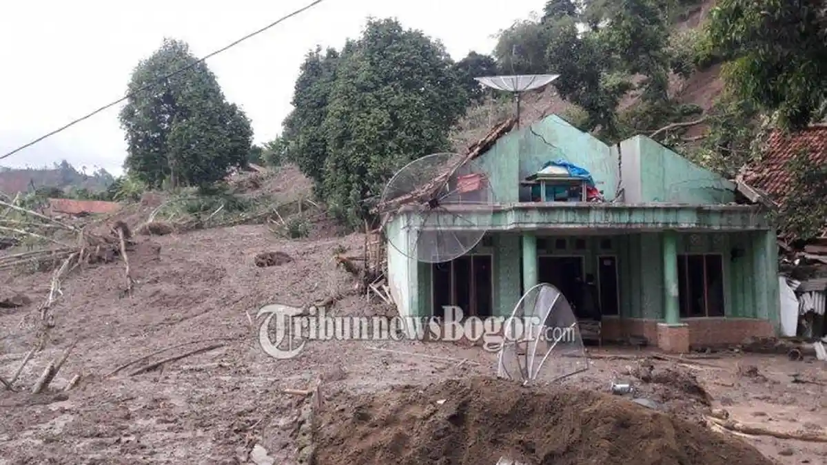 Tafsir Mimpi Tanah Longsor Menurut Primbon Jawa: Waspada Jika Terjadi Saat Banjir