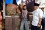 Hatta Rajasa Blusukan ke Pasar Caringin Bandung