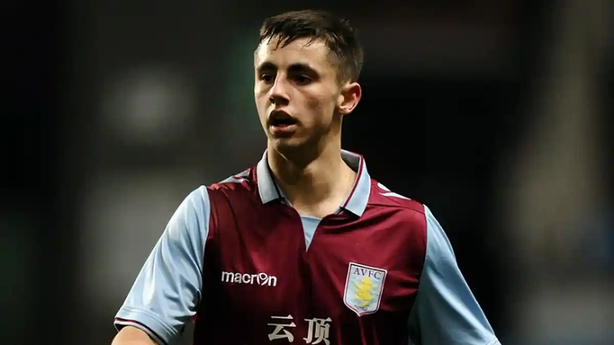 Lewis Kinsella Terdegradasi Dua Kali dalam Sehari