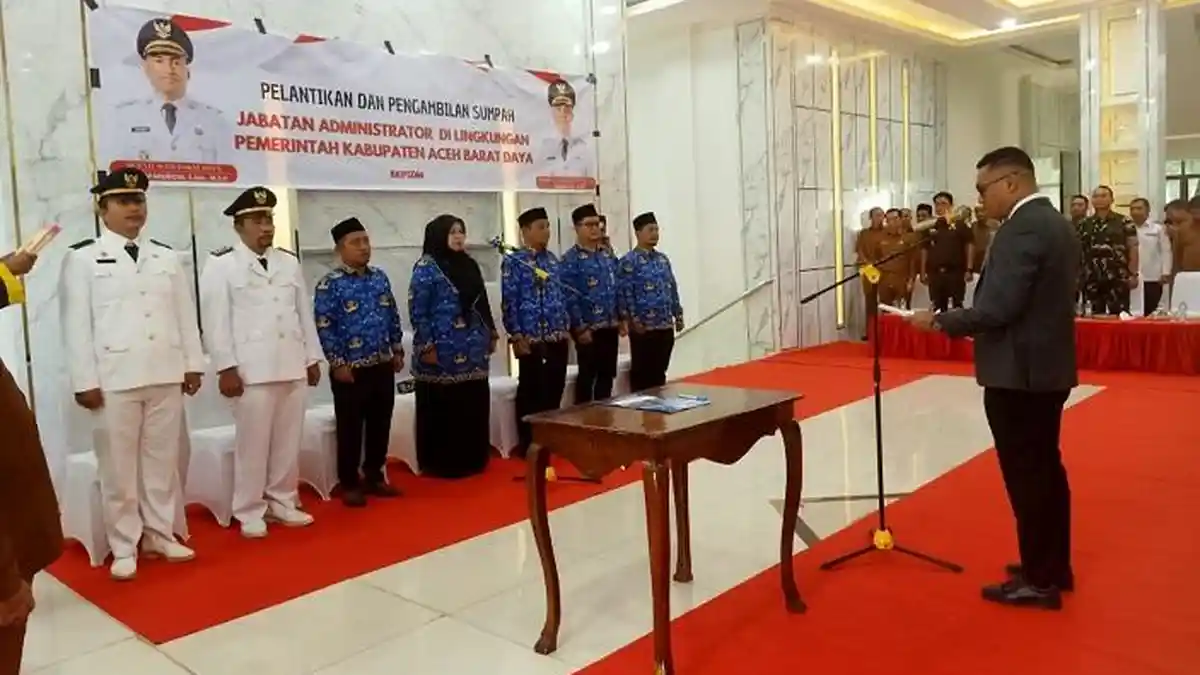 Bupati Abdya Safaruddin Lantik 5 Eselon III dan 2 Camat, Ini Nama dan Posisinya