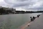 Warga Nekat Mancing di Danau Sunter Jakarta Utara
