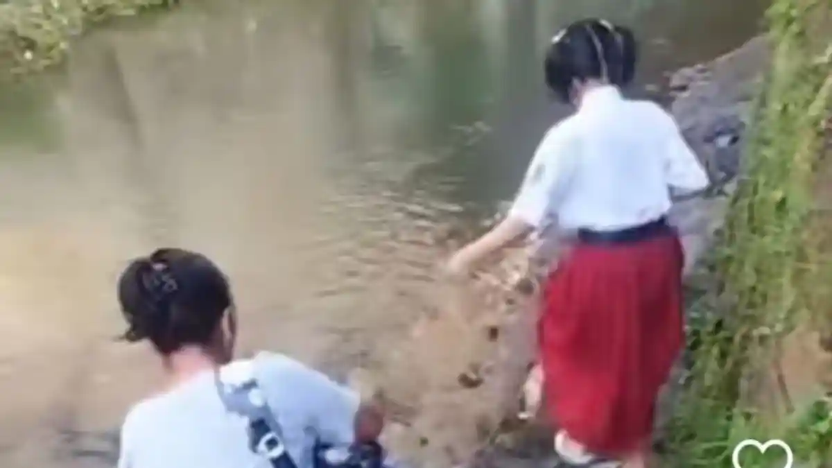 DUDUK Perkara Murid SD Sekolah Lewati Sungai Gegara Akses Ditutup Tetangga, Bermula dari Beli Tanah