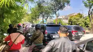 lenaran-depok-macet.jpg