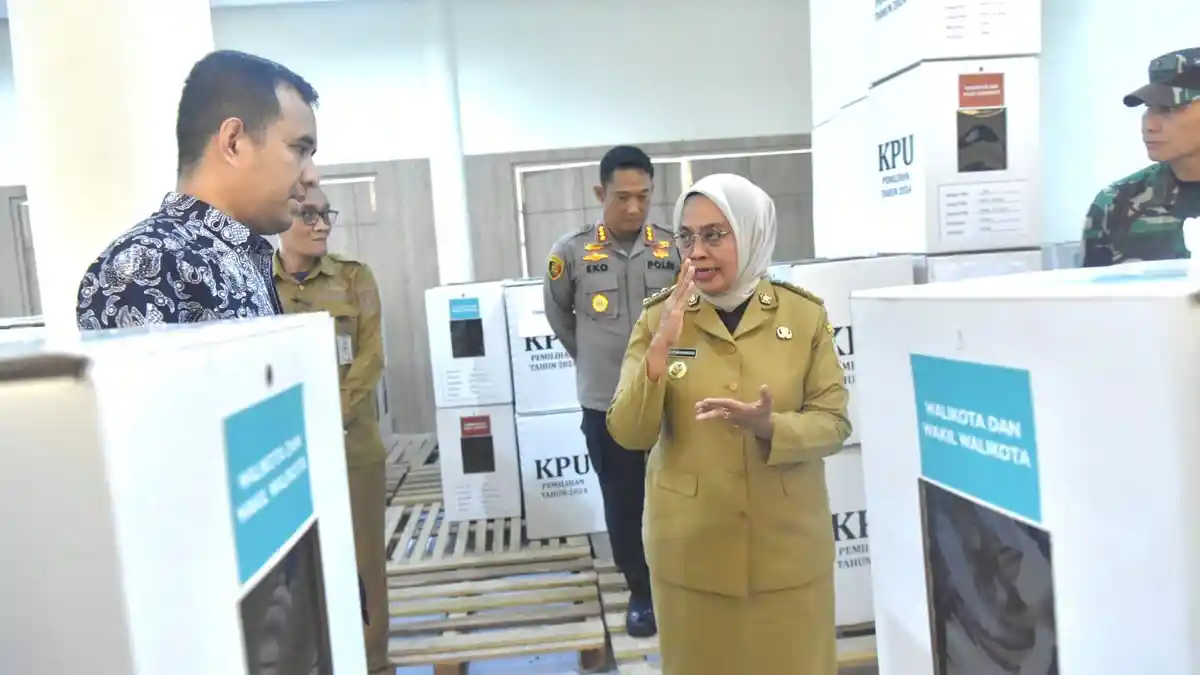 Pastikan Pilkada Berjalan Kondusif, Pj Wali Kota Jambi Bersama Forkopimda Tinjau Kesiapan Logistik 