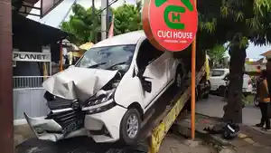 laka-lantas-di-jalan-mertasari-sidakarya.jpg