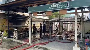 Kebakaran-di-JNT-Cargo-Palu-2024.jpg