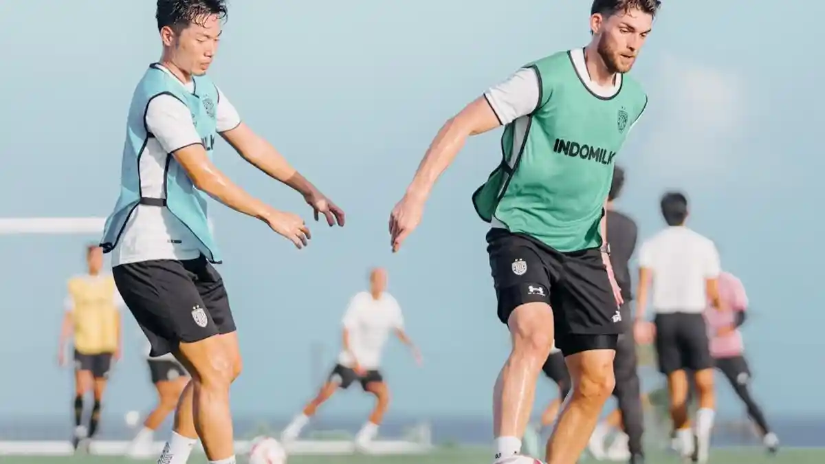 EKS Persib Bandung Nikmati Proses Latihan Bareng Bali United, Bareng Brandon Jelang Liga 1 2024-2025