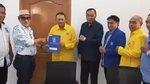 Partai-Amanat-Nasional-PAN-memberikan-rekomendasi-kepada-Jonas-Salean.jpg