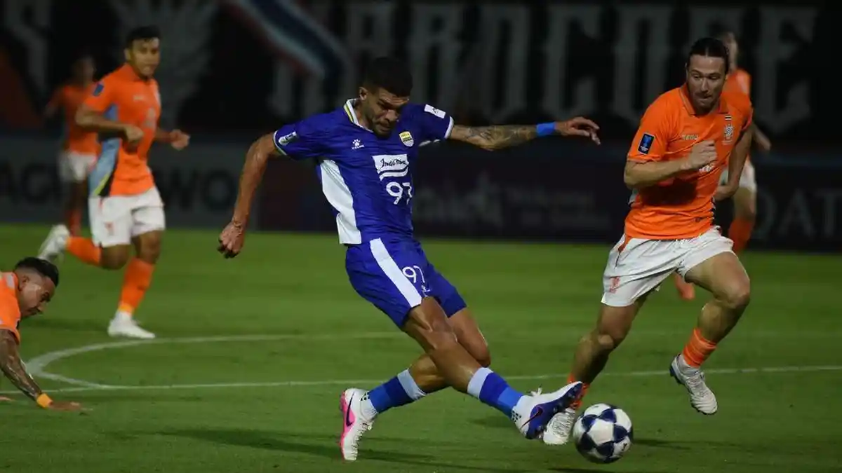 Hasil Babak Pertama Persib vs Persita: Maung Bandung Buntu, Skor Imbang 0-0