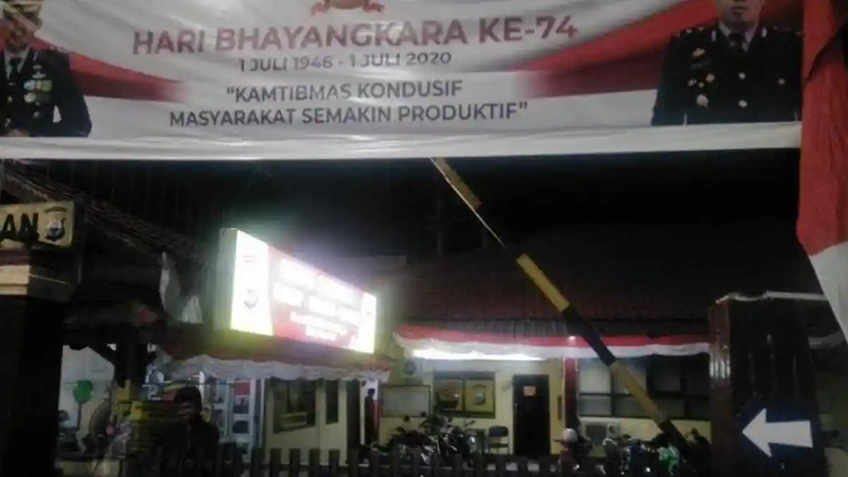 Viral Video Melempar Kitab Suci, Polisi Amankan Seorang Perempuan di Makassar