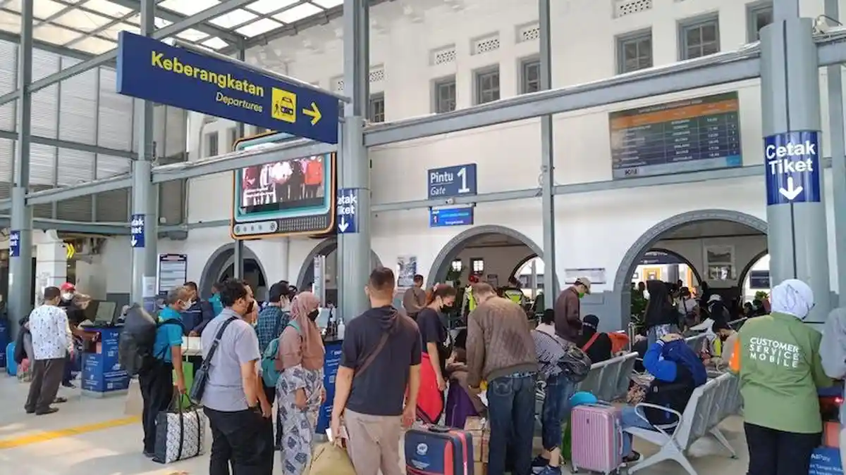 18.200 Pemudik Berangkat dari Stasiun Pasar Senen di Hari Raya Idul Fitri