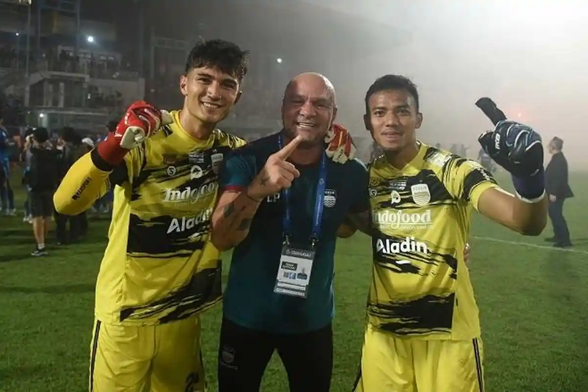 Pelatih Kiper Persib Bandung Luizinho Passos Mengaku Puas Penampilan Anak Asuhannya
