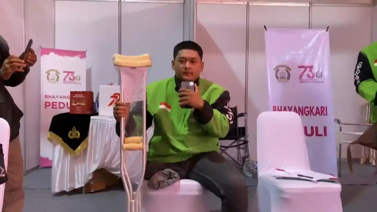 Beri Kursi Roda & Kruk Gratis ke Difabel dan Ojol, Polri Diminta Konsisten Bantu Rakyat Kecil