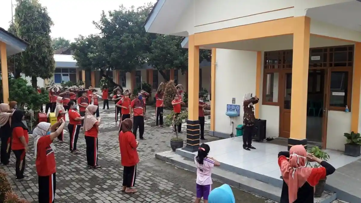 Cara Panti Pamardi Raharjo Melindungi Penghuni dari Covid: Senam Pagi dan Rutin Mengonsumsi Vitamin
