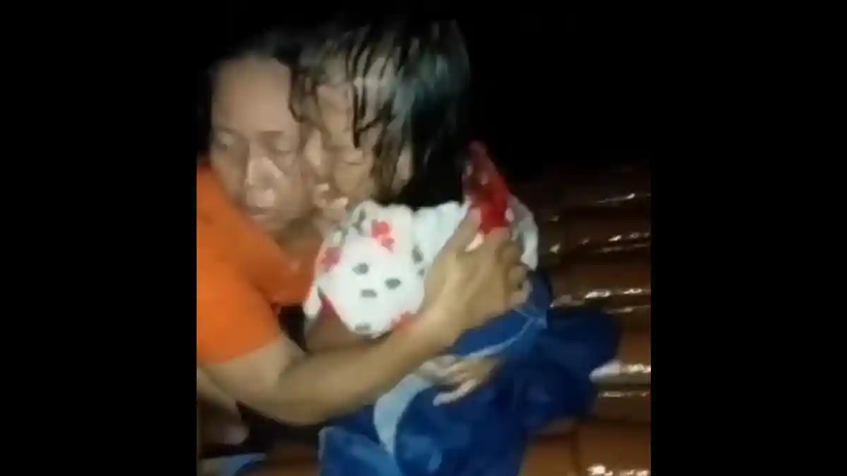 Cerita Mencekam Warga Pati saat Banjir Bandang Datang: Naik ke Atas Genteng hingga 2 Lansia Tewas