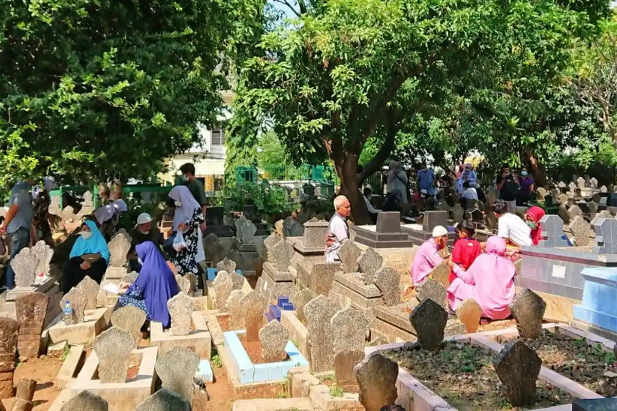 Urutan Doa Ziarah ke Makam Orangtua, Lengkap dengan Tulisan Latin dan Arab