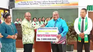20240619_pj-wali-kota-sorong-salurkan-bantuan-hibah-pesparawi.jpg