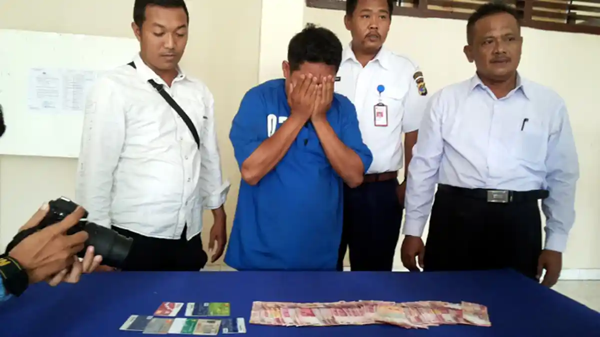 Pura-pura Membantu, Istiarto Embat ATM Korbannya