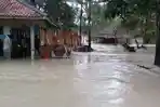 BREAKING NEWS Banjir dan Longsor Terjang Leles Cianjur, Listrik Padam, Warga Tidur di Atas Lemari