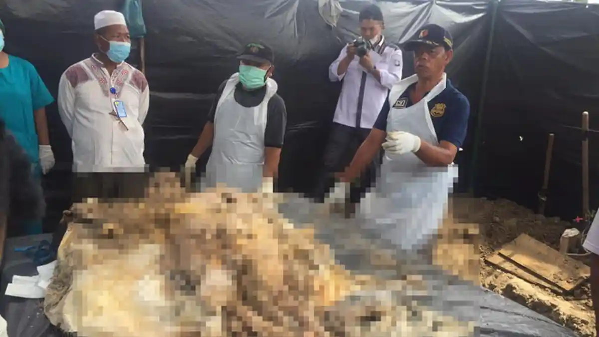BREAKING NEWS Makam Tahanan yang Tewas di Polsek Sunggal Dibongkar