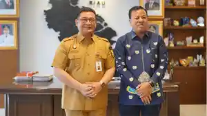 Bupati-Kuansing-Suhardiman-Amby-temui-Sekdaprov-Riau-Syahrial-Abdi.jpg
