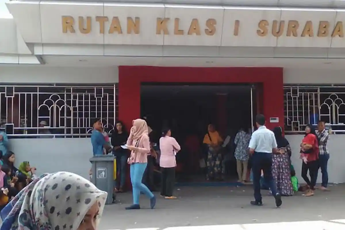 BREAKING NEWS - Mulan Jameela Datangi Rutan Medaeng Waru Sidoarjo, Jenguk Ahmad Dhani