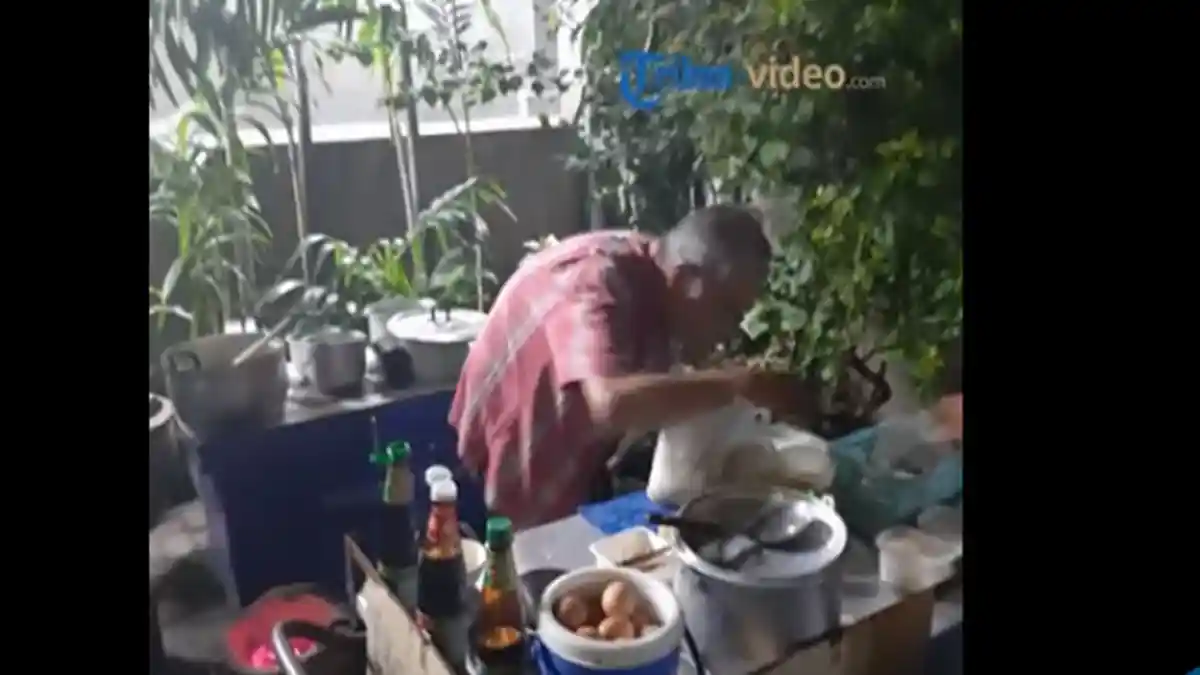 Viral Kisah Kakek Sebatang Kara Berjualan Bubur, Pernah Sehari Hanya Laku Satu Porsi