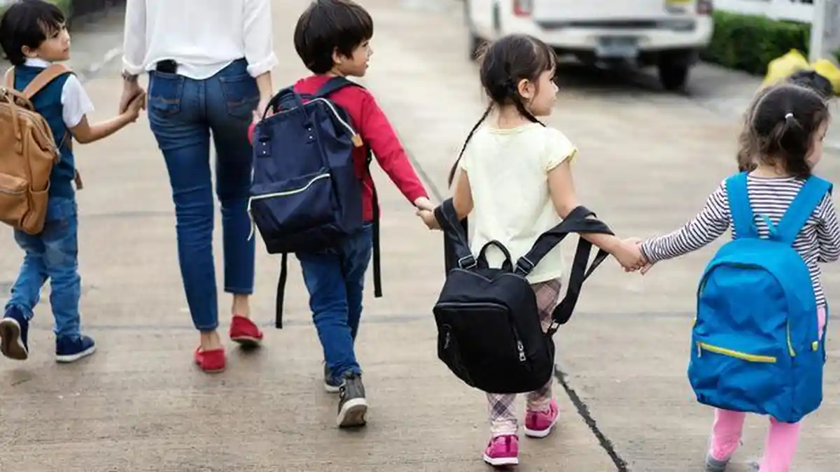 Jangan Bebani Punggung Anak dengan Ransel yang Berat, Bisa Mengancam Kesehatan