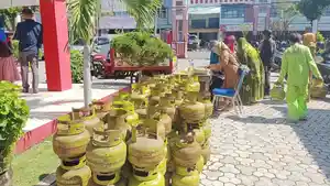 PASAR-MURAH-Suasana-pasar-murah-gas-LPG-di-Kantor-Kecamatan-Kaliwates.jpg